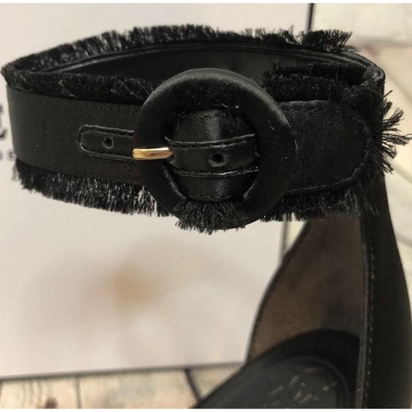 Sold in bundle 🎉HOST PICK 🎉🖤 Heels Black Satin Pollee/ Will b receiving more - Picture 4 of 7